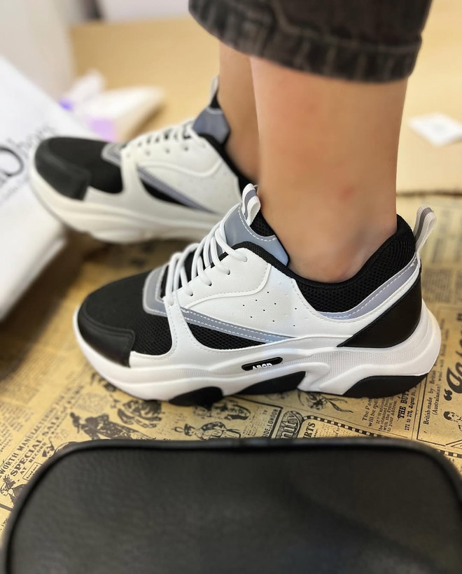 کفش زنانه وارداتی همراه با کفی طبی winstar shoes