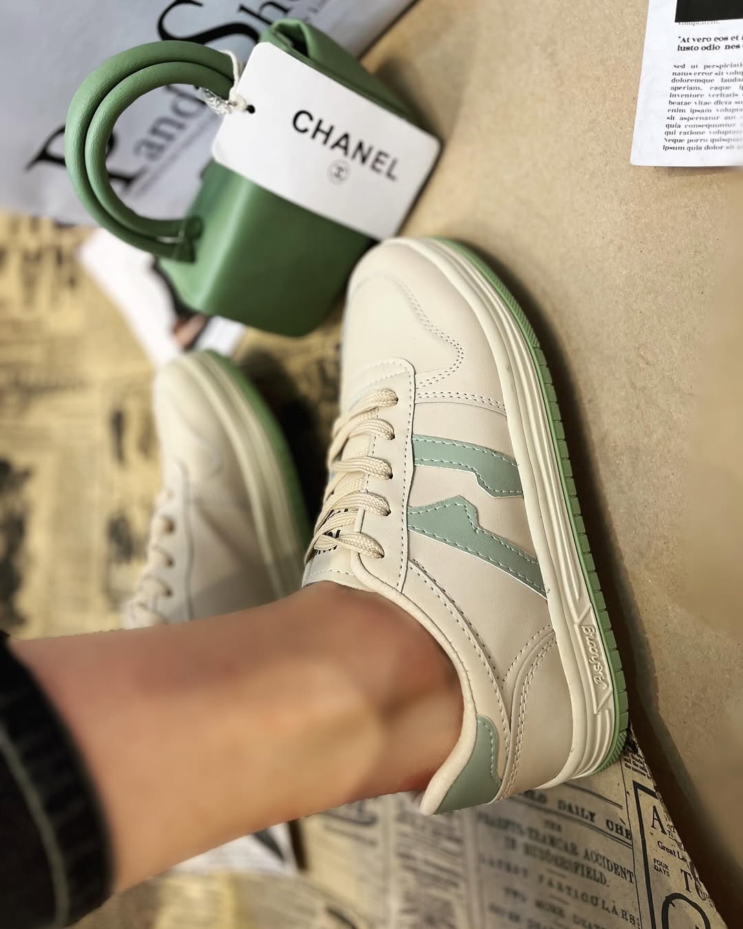 کفش زنانه ونس نیوبالانس 1 طرح ونس newbalance shoes