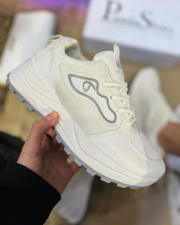 کفش زنانه وارداتی نقطه با کفی طبی winstar women