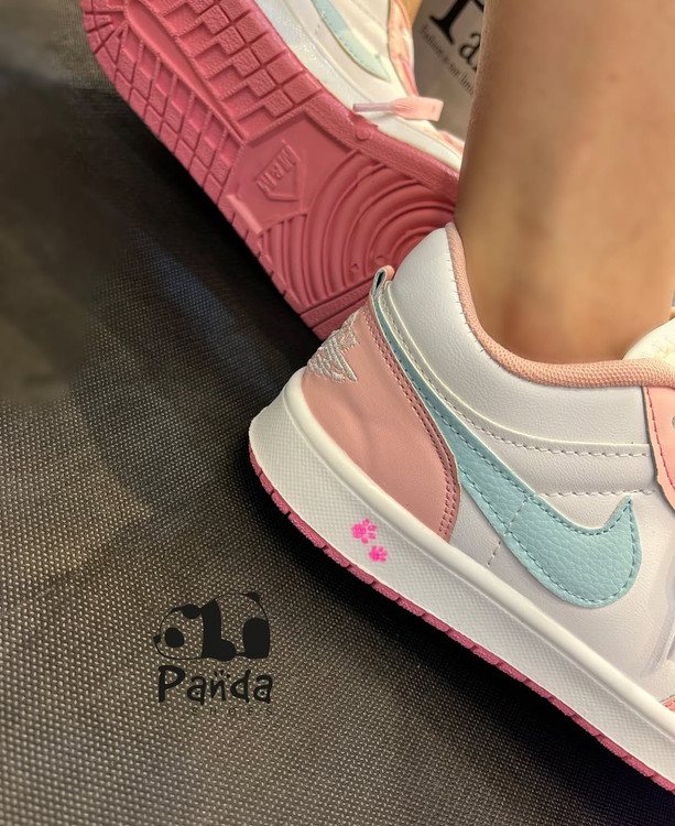 کفش زنانه نایک جردن1 کف دوخت NIKE JORDAN1 WOMEN