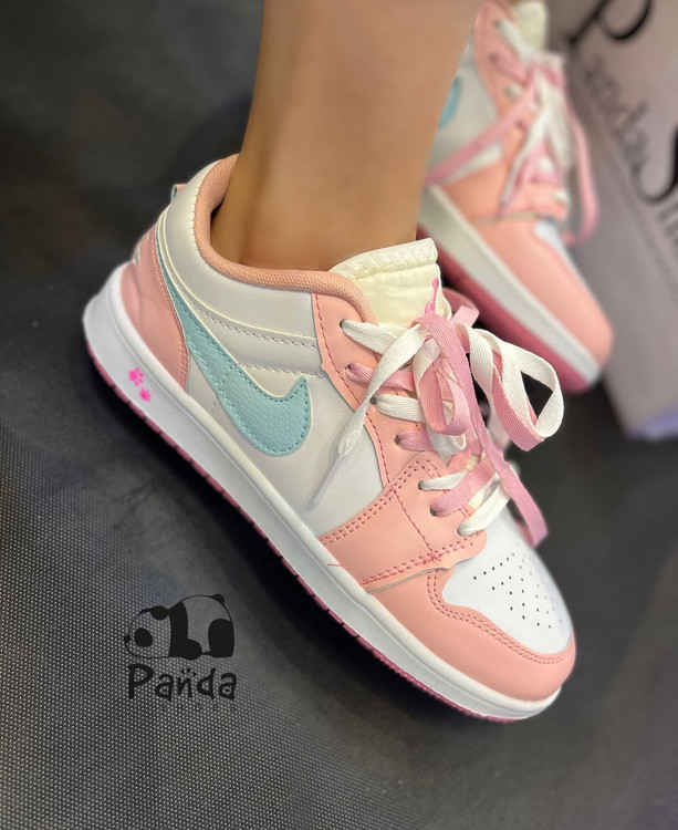 کفش زنانه نایک جردن1 کف دوخت NIKE JORDAN1 WOMEN