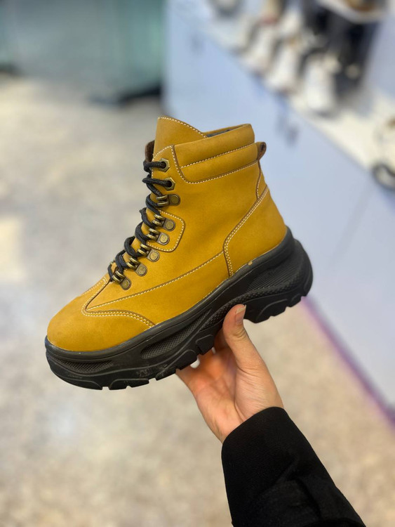 بوت زنانه طرح کوبا با زیره پی یو داخل کرک BOOTS WOMEN