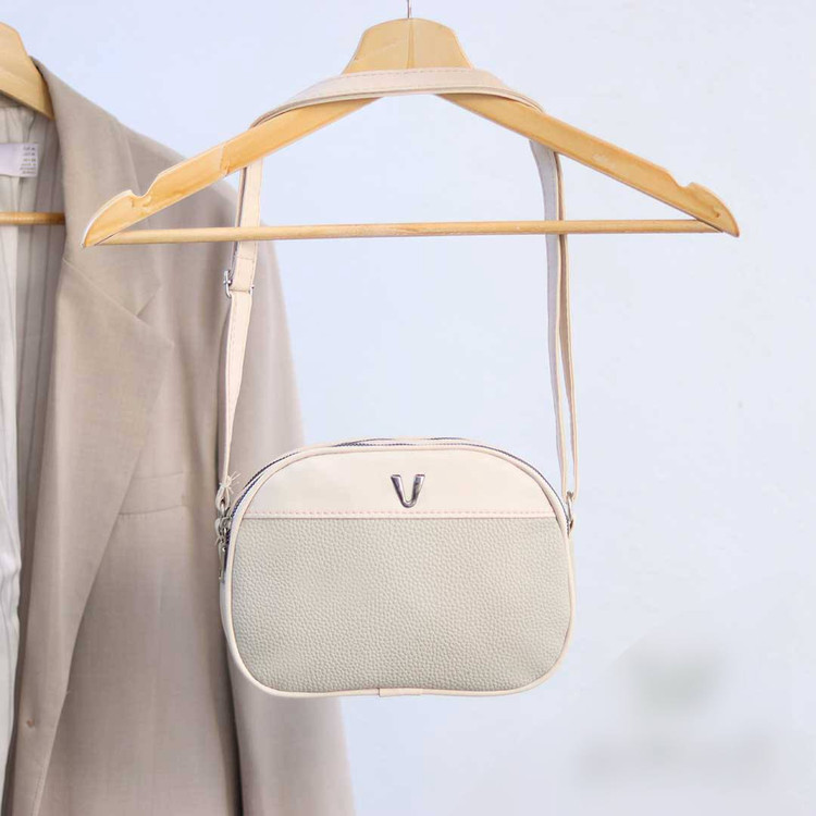 کیف طرح V بیضی جنس چرم یراق خارجی WOMENS BAG