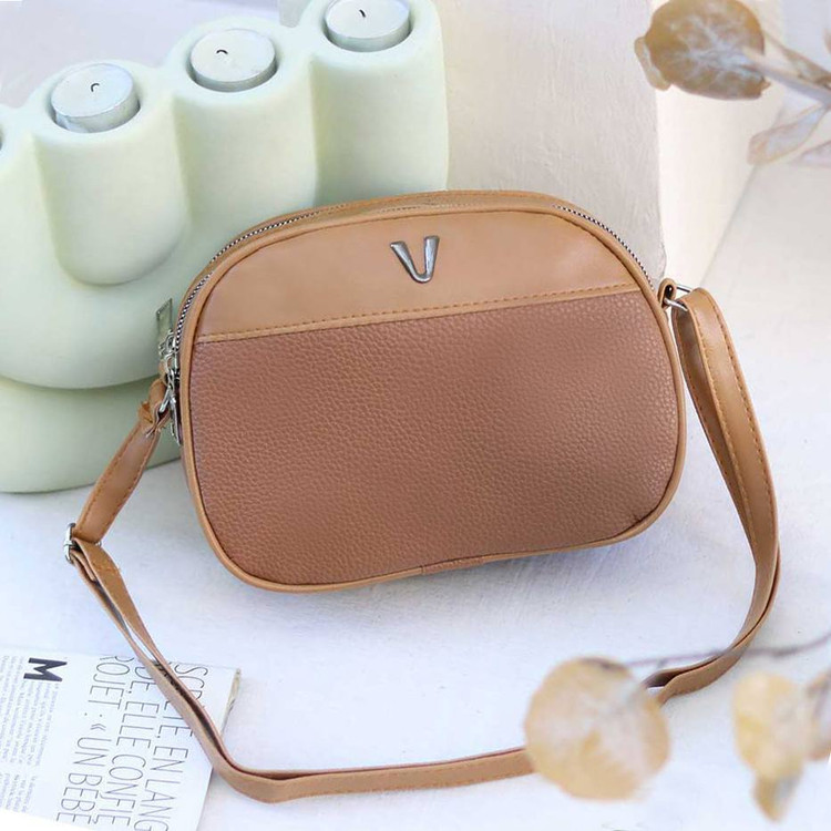 کیف طرح V بیضی جنس چرم یراق خارجی WOMENS BAG