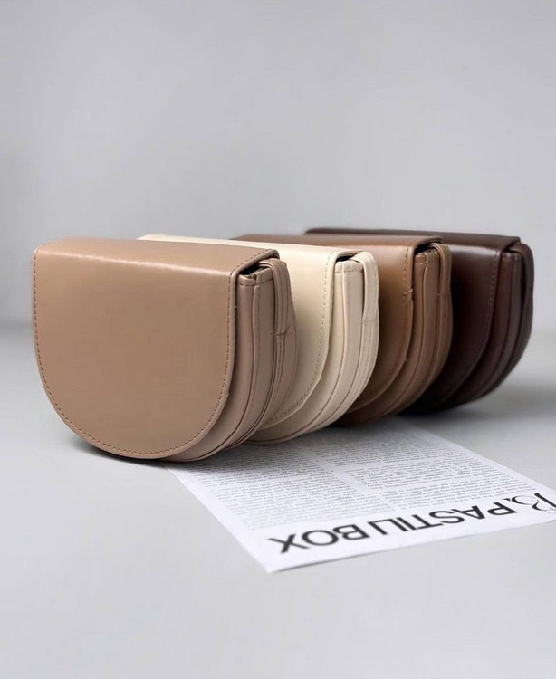 کیف رودوشی زنانه مینیمال نیمدایرهای با بند قابل تنظیم