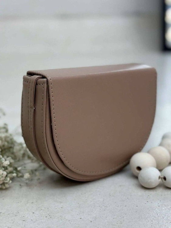 کیف رودوشی زنانه مینیمال نیمدایرهای با بند قابل تنظیم