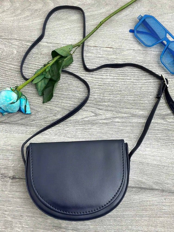 کیف رودوشی زنانه مینیمال نیمدایرهای با بند قابل تنظیم