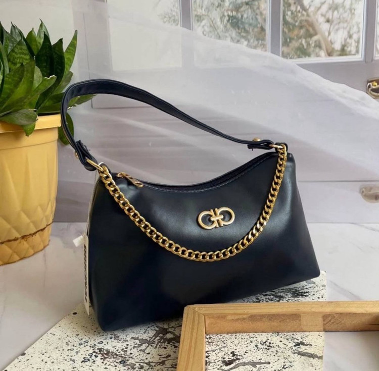 کیف دستی زنانه مدل نیمهلالی با زنجیر طلایی | مشکی، نسکافهای، کرم