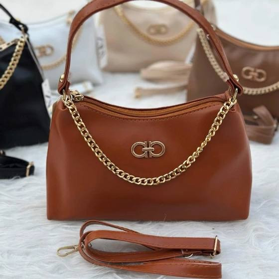 کیف دستی زنانه مدل نیمهلالی با زنجیر طلایی | مشکی، نسکافهای، کرم