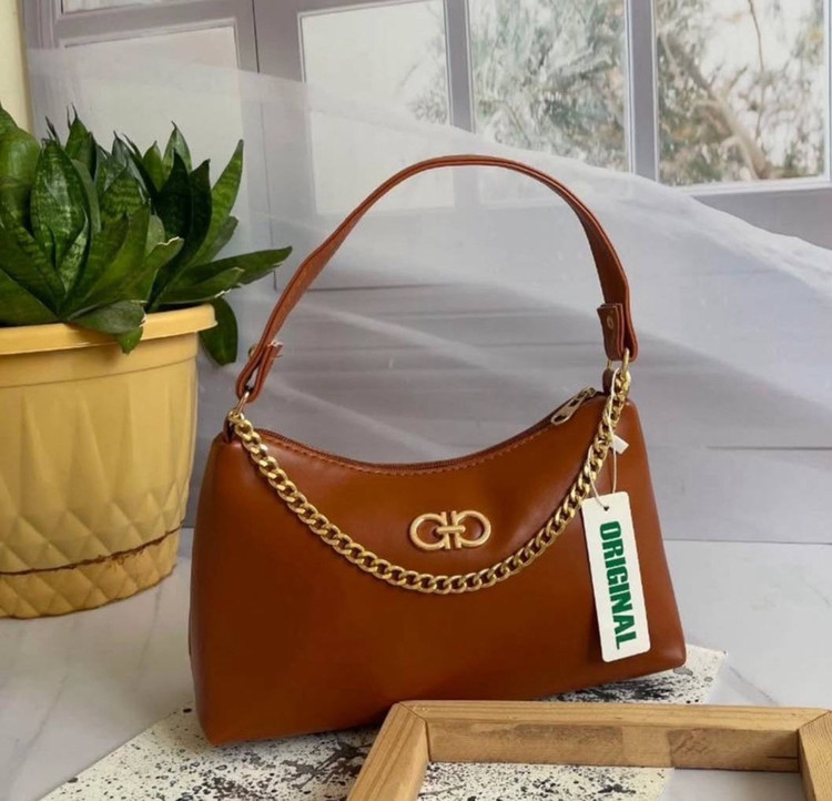 کیف دستی زنانه مدل نیمهلالی با زنجیر طلایی | مشکی، نسکافهای، کرم