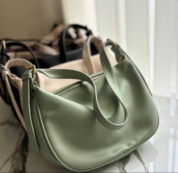 کیف دوشی زنانه مدل نیمدایره | کیف کراسبادی مینیمال ترند با بند قابل تنظیم