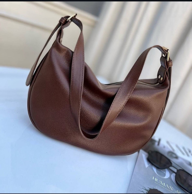 کیف دوشی زنانه مدل نیمدایره | کیف کراسبادی مینیمال ترند با بند قابل تنظیم