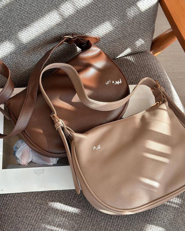 کیف دوشی زنانه مدل نیمدایره | کیف کراسبادی مینیمال ترند با بند قابل تنظیم