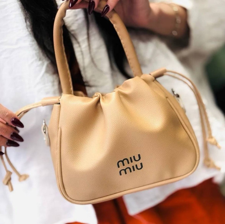 کیف دستی زنانه مدل دراوسترینگ چیندار | کیف مینیمال ترند با رنگبندی خاص