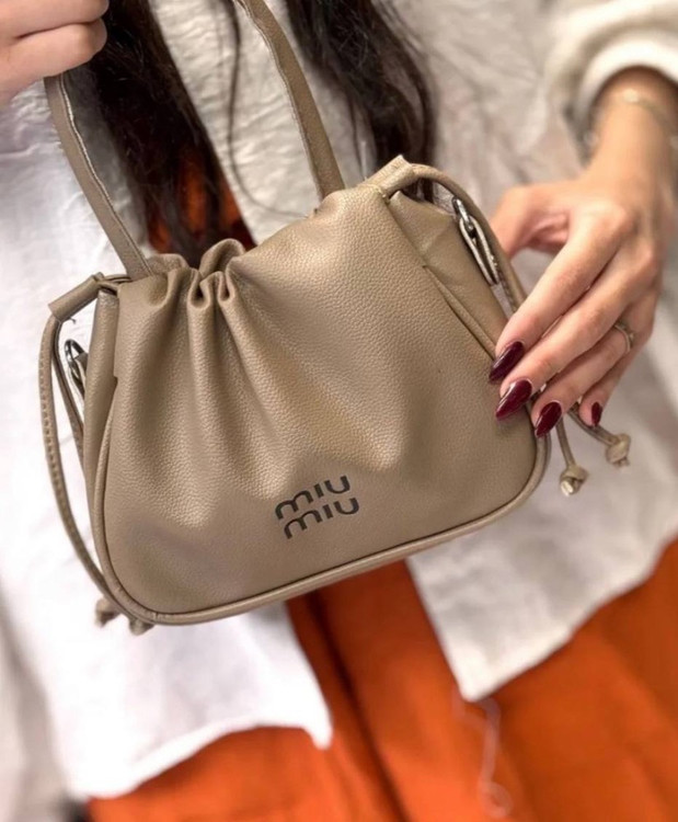 کیف دستی زنانه مدل دراوسترینگ چیندار | کیف مینیمال ترند با رنگبندی خاص