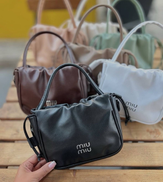 کیف دستی زنانه مدل دراوسترینگ چیندار | کیف مینیمال ترند با رنگبندی خاص