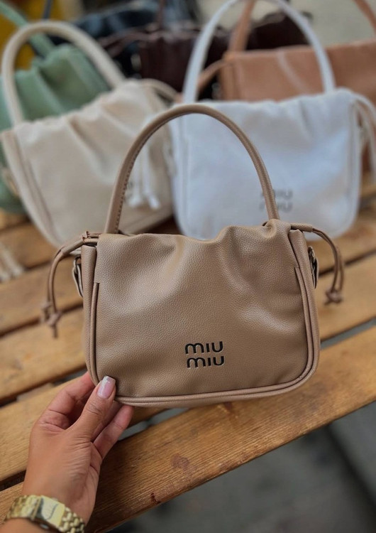 کیف دستی زنانه مدل دراوسترینگ چیندار | کیف مینیمال ترند با رنگبندی خاص