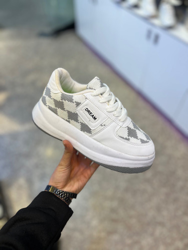 کتونی اسپرت DREAM سفید با ترکیب مشکی و طوسی | زیره PU | قالب استاندارد