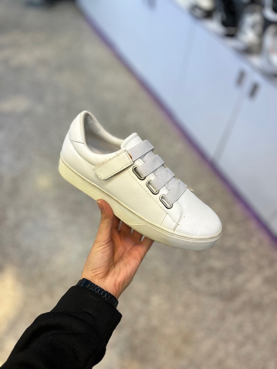 کتونی سفید مینیمال چسبی زنانه | مدل ساده و شیک | قالب استاندارد