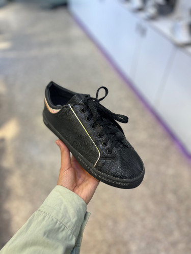 کفش اسپرت زنانه مشکی چرم مصنوعی | حراجی تک سایز با طراحی شیک