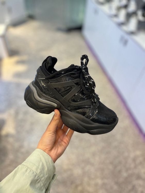 کفش اسپرت زنانه مشکی مدل چانکی | حراجی تک سایز با زیره ضخیم ترندی