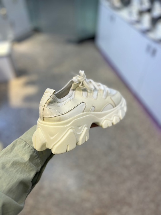 کفش اسپرت زنانه سفید مدل چانکی | حراجی تک سایز با زیره ضخیم ترندی