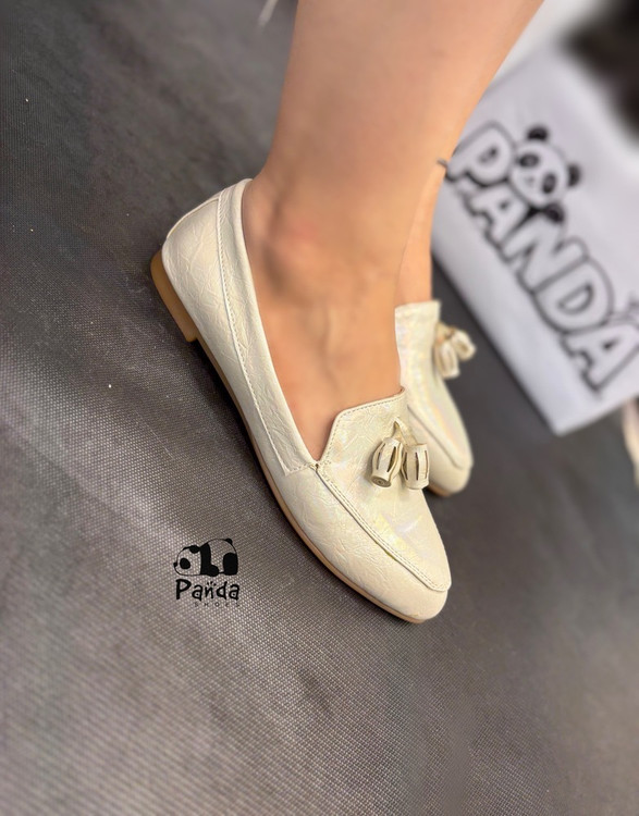 کفش زنانه طرح کالج منگوله دار رویه ورنی