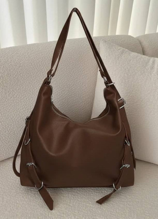 کیف دوشی چرم مدل مینیمال؛ کیفیت ممتاز با یراق خارجی و رنگبندی فوقالعاده