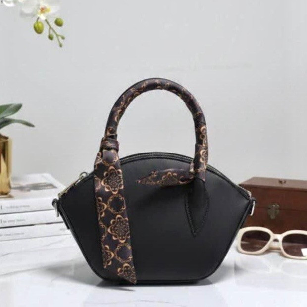 کیف دستی زنانه چرم طرح لوکس با فرم خاص