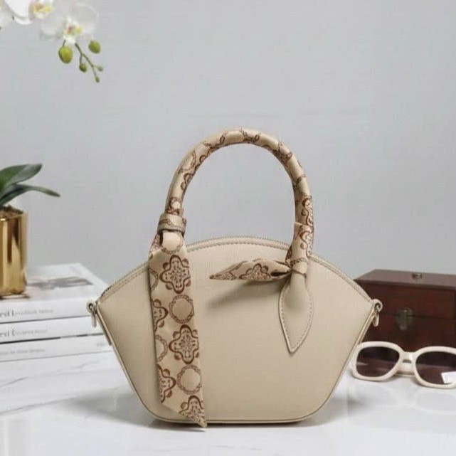 کیف دستی زنانه چرم طرح لوکس با فرم خاص