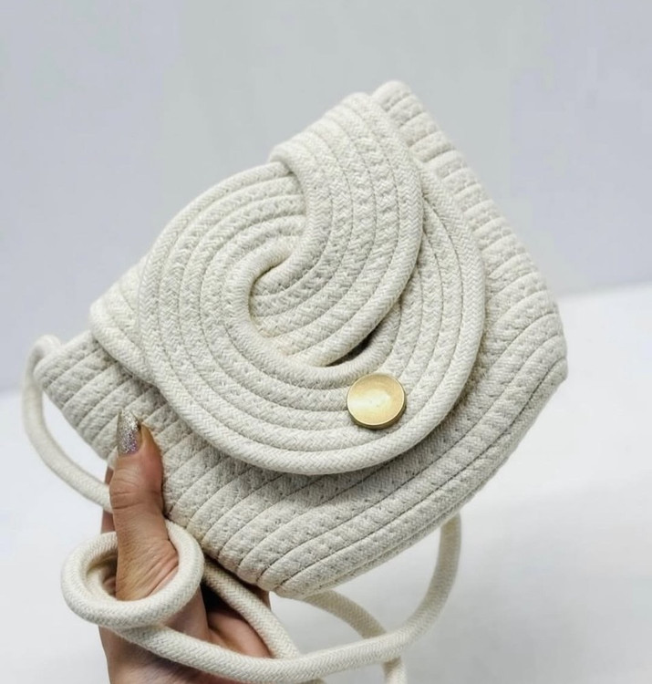 کیف رودوشی زنانه طرح حصیری مدرن